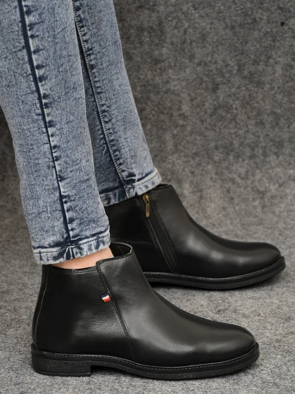 Black_Synthetic_Leather_Slip-On_Chelsea_Boots_For_Men