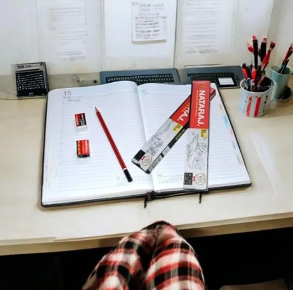 Natraj_Bold_Wooden_Graphite_Pencils_Set_Of_50_Pieces