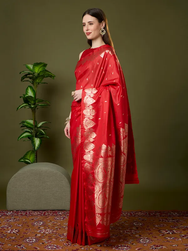 Crimson_red_and_gold_Banarasi_silk_saree