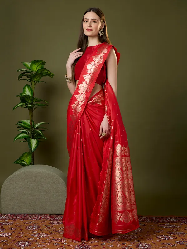 Crimson_red_and_gold_Banarasi_silk_saree