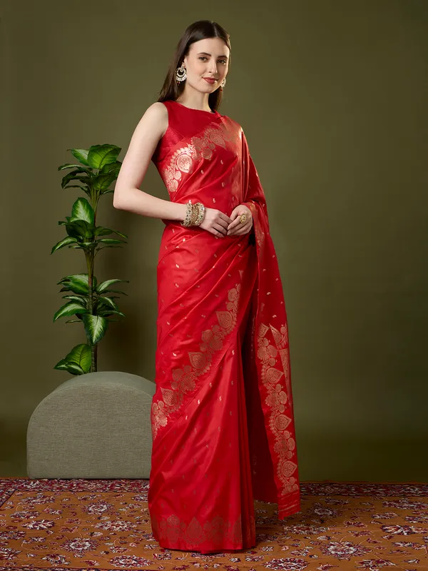 Crimson_red_and_gold_Banarasi_silk_saree
