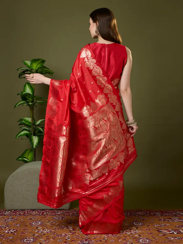 Crimson_red_and_gold_Banarasi_silk_saree