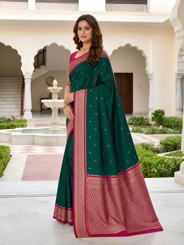Emerald_Green_and_Magenta_Banarasi_Silk_Saree