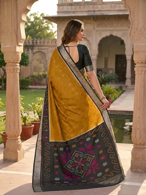 Honey_Gold_and_Charcoal_Black_Pochampally_Silk_Saree