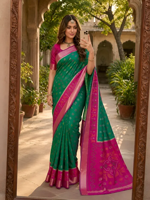Sea_Green_and_Magenta_Pochampally_Silk_Saree