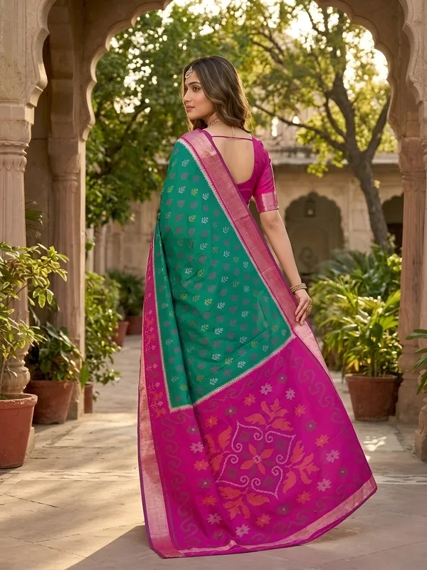 Sea_Green_and_Magenta_Pochampally_Silk_Saree