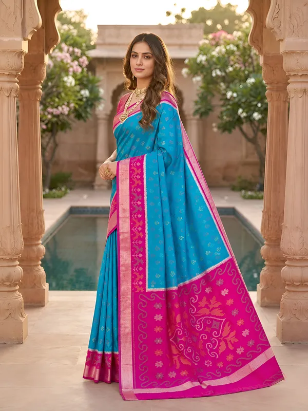 Turquoise_blue_and_magenta_Pochampally_silk_saree
