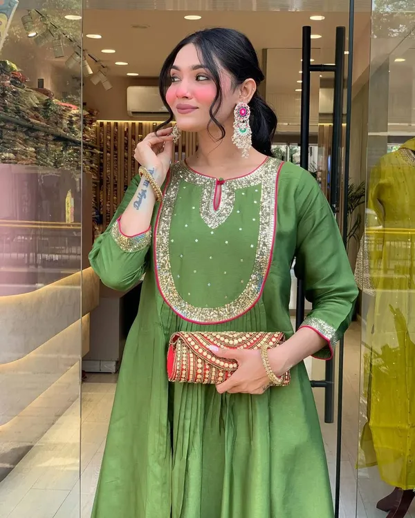 Mehendi_Green_Viscose_Silk_Zari_Embroidered_Anarkali_Suit_Set_For_Women