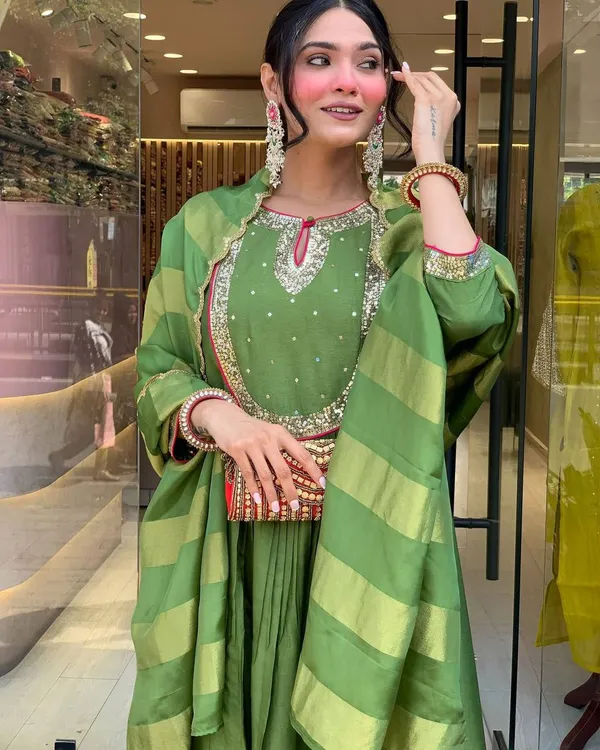 Mehendi_Green_Viscose_Silk_Zari_Embroidered_Anarkali_Suit_Set_For_Women