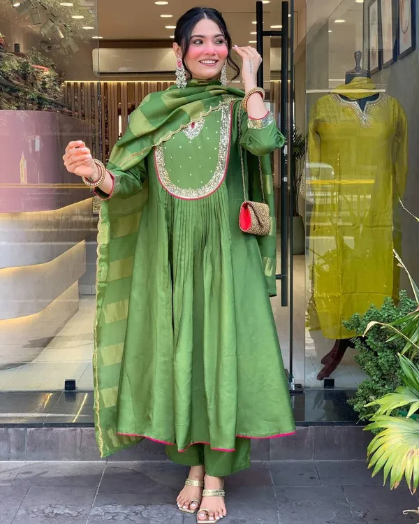 Mehendi_Green_Viscose_Silk_Zari_Embroidered_Anarkali_Suit_Set_For_Women