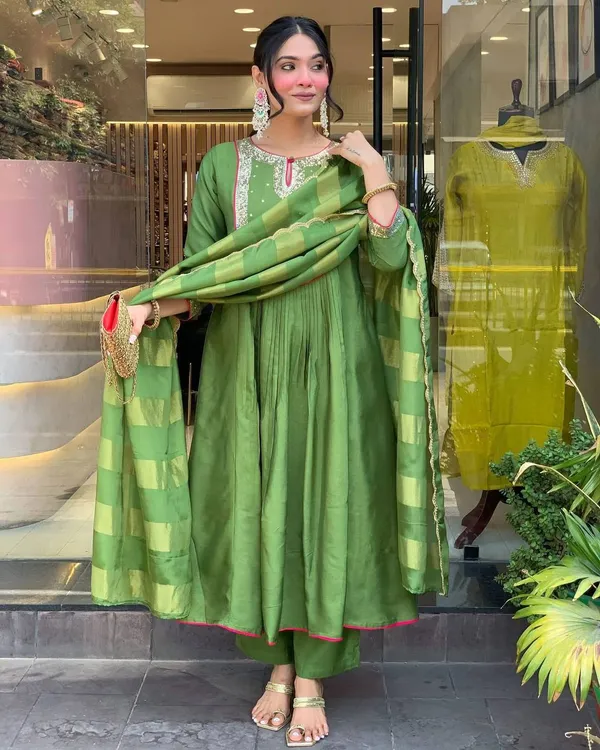 Mehendi_Green_Viscose_Silk_Zari_Embroidered_Anarkali_Suit_Set_For_Women