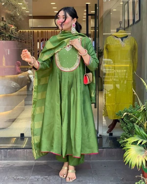 Mehendi_Green_Viscose_Silk_Zari_Embroidered_Anarkali_Suit_Set_For_Women