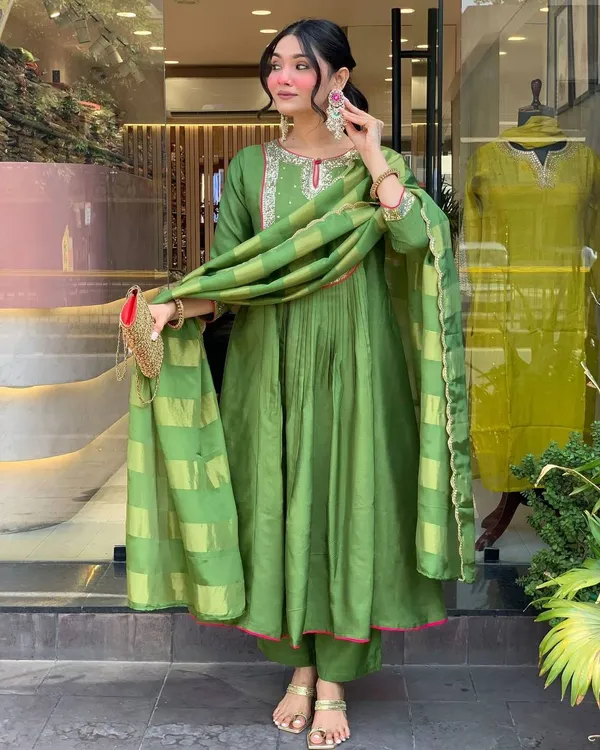 Mehendi_Green_Viscose_Silk_Zari_Embroidered_Anarkali_Suit_Set_For_Women