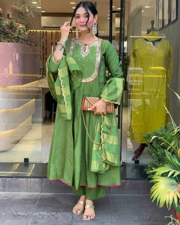 Mehendi_Green_Viscose_Silk_Zari_Embroidered_Anarkali_Suit_Set_For_Women