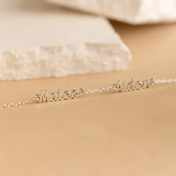 Petite_Tiny_Multiple_Name_Bracelet_Gold