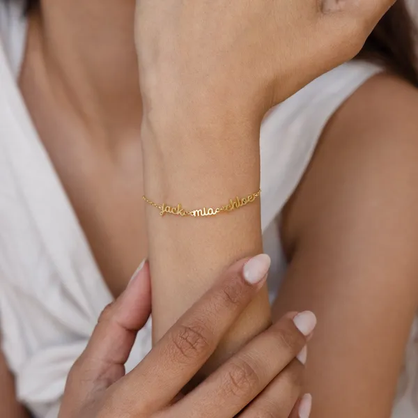 Petite_Tiny_Multiple_Name_Bracelet_Gold