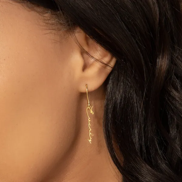 Minimal_Dangling_Name_Earrings_Gold