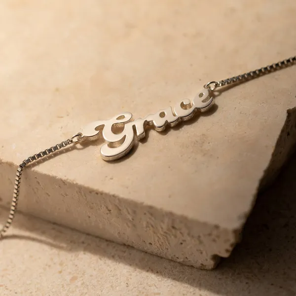 Groovy_Name_Necklace_In_Box_Chain_Silver