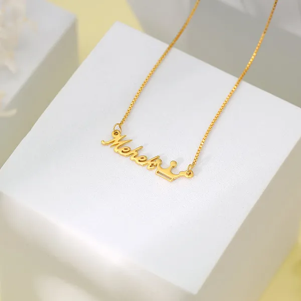 Golden_Personalised_Queen_Necklace