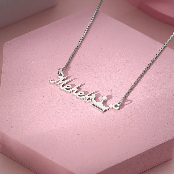 Silver_Personalised_Queen_Necklace