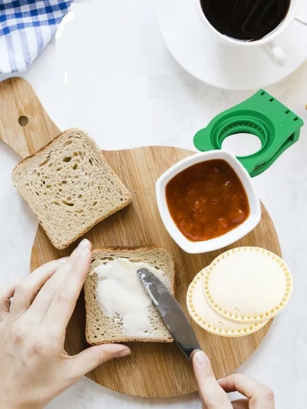 Multicolor_Food-Grade_Bpa-Free_Heavy_Pp_Plastic_Bread_Mold_Cutter_Set_For_Parents,_Party_Planners,_Decorative_Sandwiches_And_Snacks_Pack_Of_2