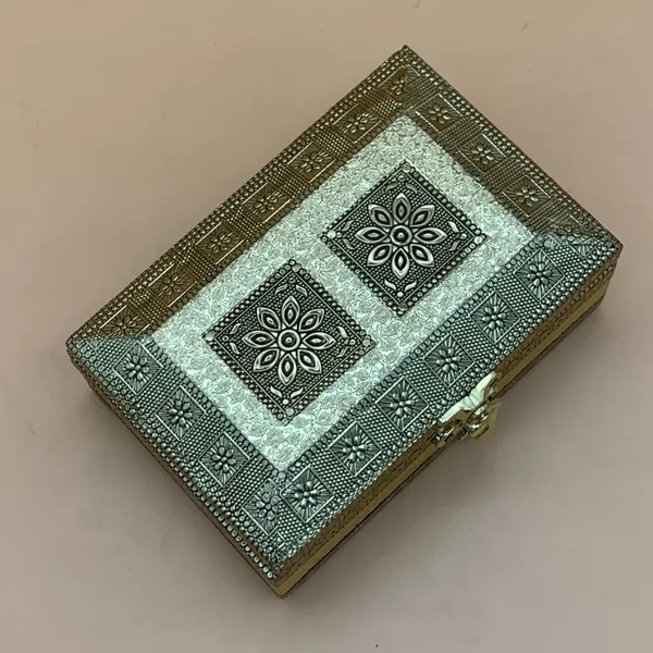 Brass_Rajwadi_Embossed_Square_Jewellery_Box_4x4_Inch