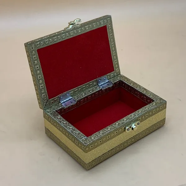 Oxidized_Metal_Embossed_Jewelry_Box_with_Velvet_Interior