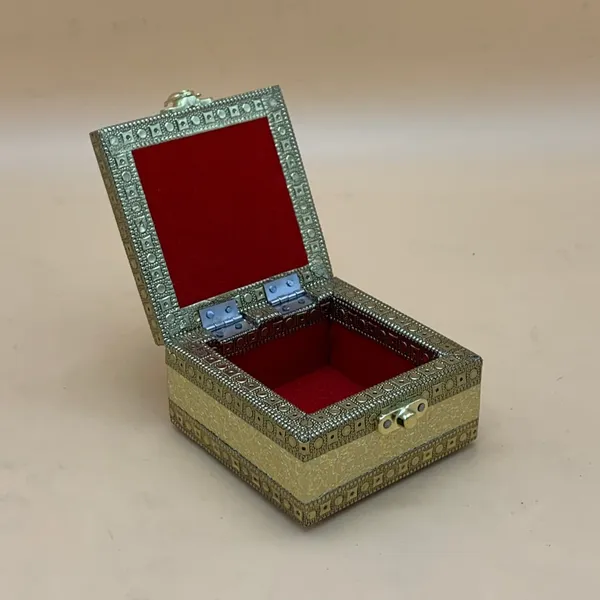 Brass_Rajwadi_Embossed_Square_Jewellery_Box_4x4_Inch
