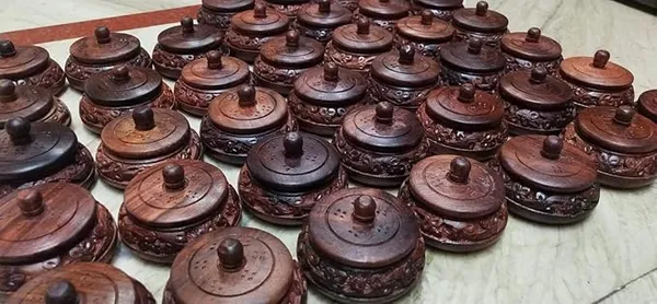 Handmade_Rosewood_Sheesham_Decorative_Rounded_Sindoor_Box_Kumkum_Dibbi_Sindur_Dani_For_Women_Medium_1_(2.5inch)