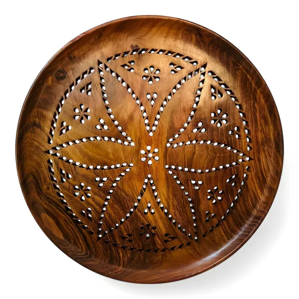 Wooden_Roti_Tray_With_Carved_Design_Round_Wood_Chapati_Basket_Plate_Multipurpose_Bread_Serving_Platter_For_Kitchen_Dining_(Pack_Of_1)_12inch