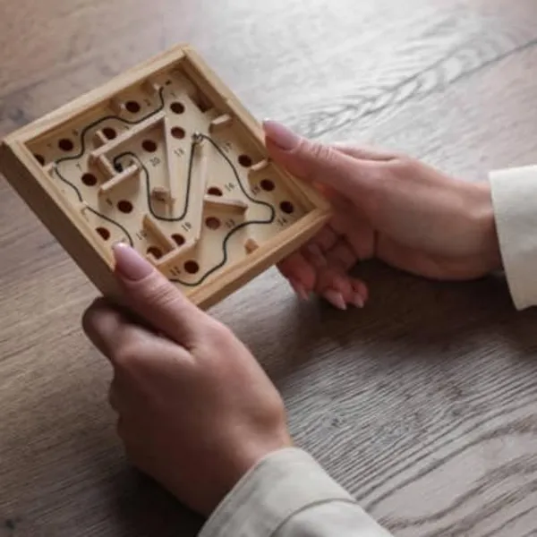 Wooden_Maze_Ball_Tilt_Puzzle_Game_for_Kids