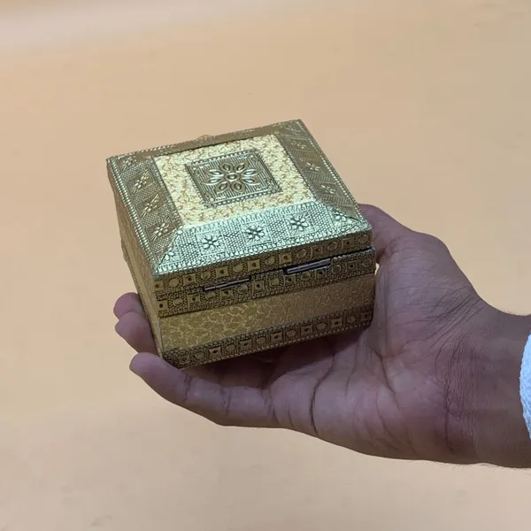 Golden_Brass_Rajwadi_Embossed_Jewellery_Box_4x4_Inch