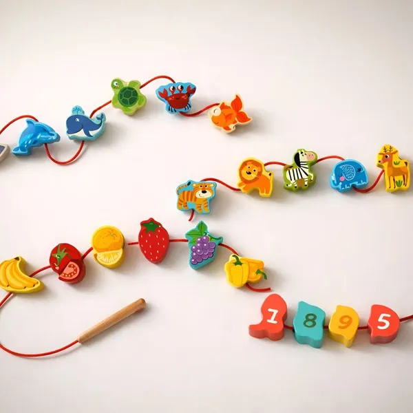 WOODEN_LACING_TOY
