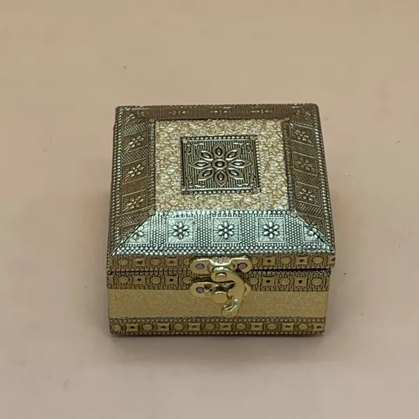 Brass_Rajwadi_Embossed_Square_Jewellery_Box_4x4_Inch
