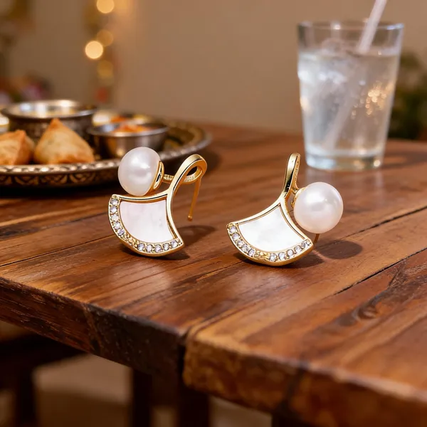 White_Pearl_Gold_Fan_Shaped_Crystal_Stud_Earrings_For_Women