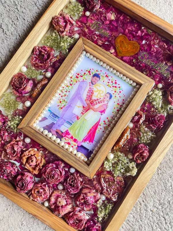 Wooden_Floral_Resin_Photo_Frame_with_Dried_Roses_and_Pearls
