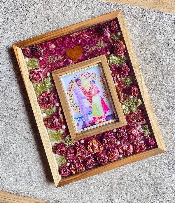 Wooden_Floral_Resin_Photo_Frame_with_Dried_Roses_and_Pearls
