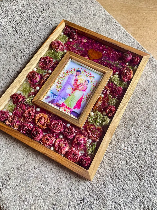 Wooden_Floral_Resin_Photo_Frame_with_Dried_Roses_and_Pearls