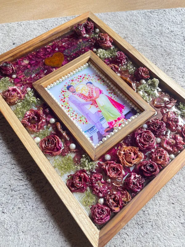 Wooden_Floral_Resin_Photo_Frame_with_Dried_Roses_and_Pearls