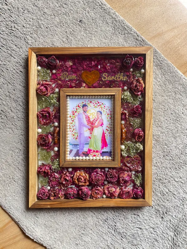 Wooden_Floral_Resin_Photo_Frame_with_Dried_Roses_and_Pearls