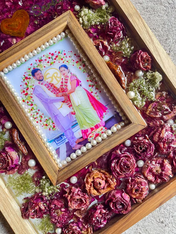 Wooden_Floral_Resin_Photo_Frame_with_Dried_Roses_and_Pearls