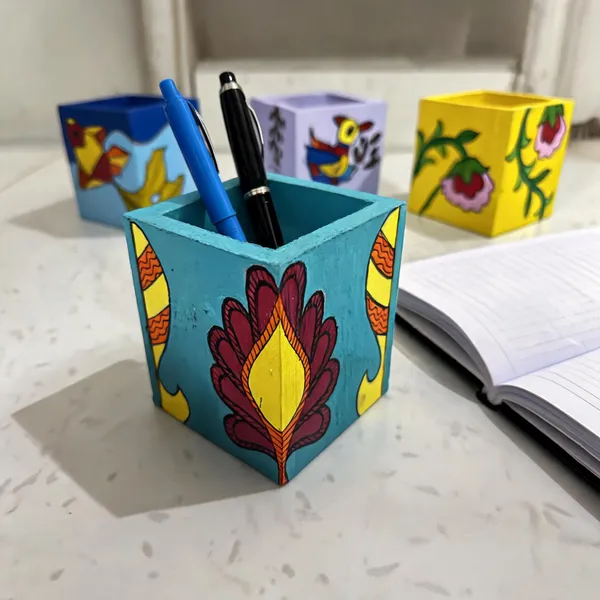 Floral_Motif_Pen_Holder