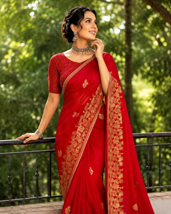 Red_Embroidered_Saree_for_Women