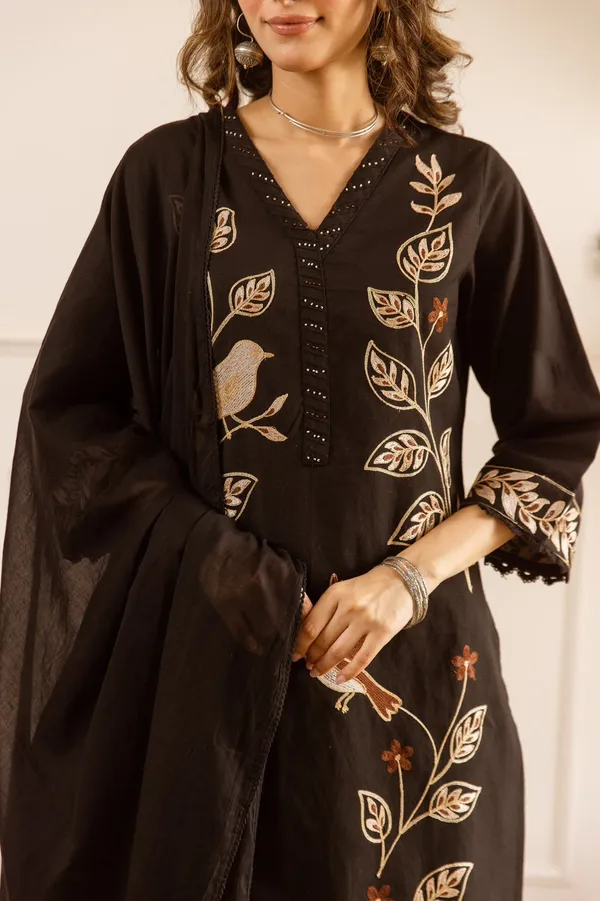 Black_Cotton_Flex_Embroidered_Kurta_Set_For_Women