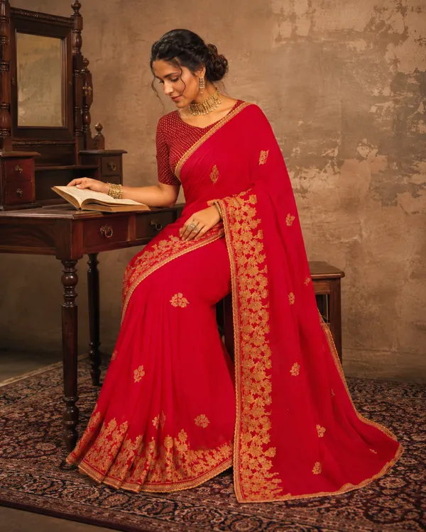 Red_Embroidered_Saree_for_Women