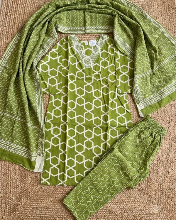 Green_Cotton_Printed_Straight_Kurta_Set_for_Women