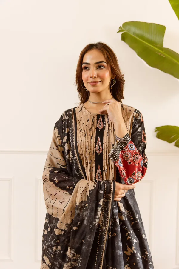 Black_Cotton_Floral_Printed_Kurta_Set_For_Women