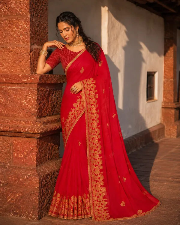 Red_Embroidered_Saree_for_Women