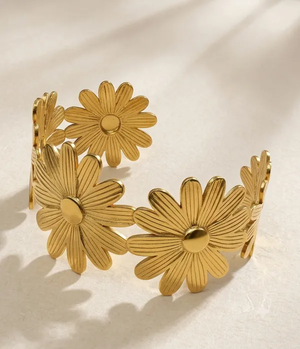 Gold_Stainless_Steel_Floral_Accent_Ring_For_Women