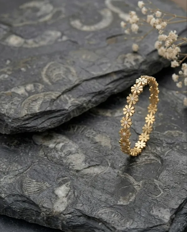 Anti_Tarnish_Daisy_Bracelet_for_Women_and_girls